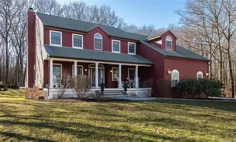 89 Harden Dr, Beekman, NY 12540