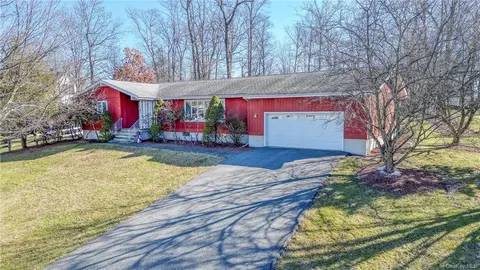 16 Oak Ridge Rd, Middletown, NY 10940