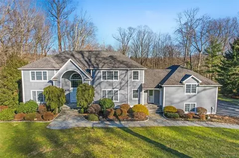 7 Adams Farm Rd, Katonah, NY 10536