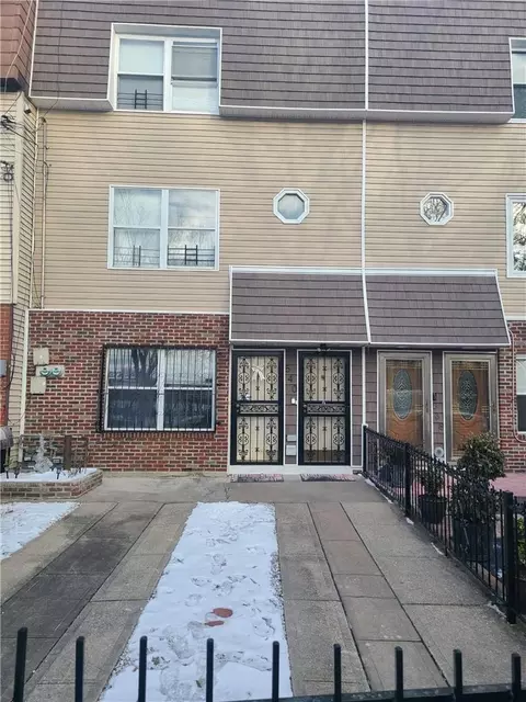 540 Pugsley Ave, New York, NY 10473