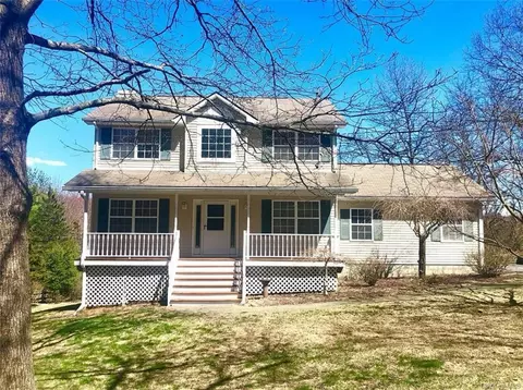204 Martin Rd, Beekman, NY 12540