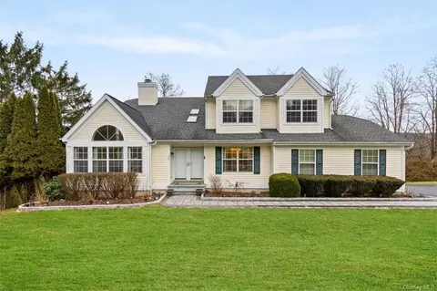 24 E Hill Rd, Cortlandt, NY 10567