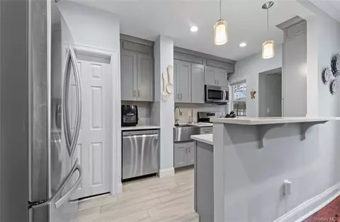 11304 205th St, NY 11412