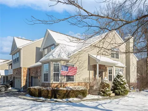 2 Clearwater Ct, Beacon, NY 12508