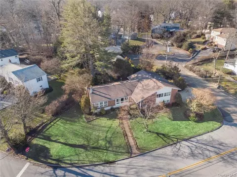 238 Broadfield Rd, New Rochelle, NY 10804
