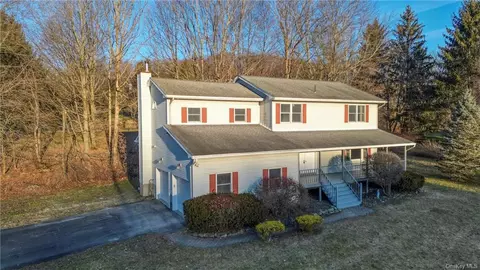 401 Frozen Ridge Rd, Newburgh, NY 12550