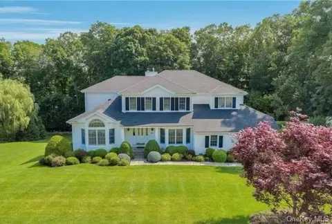 12 Dutch Hill Dr, Carmel, NY 10512