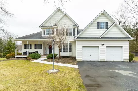 3 Avalon Ct, East Fishkill, NY 12533