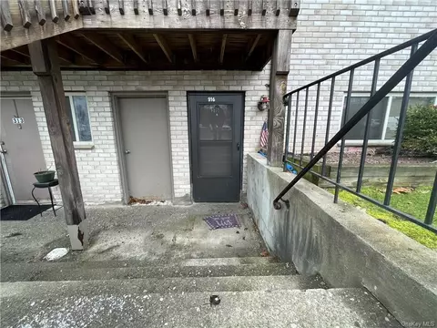 26 Cooper Rd #316, Poughkeepsie, NY 12603