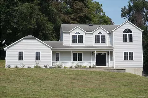 51 Primrose Ln, Stormville, NY 12582