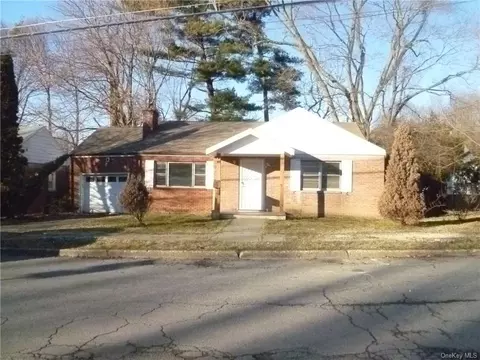 10 Columbus Ave, Newburgh, NY 12550