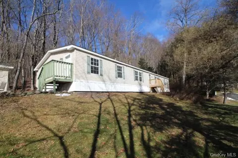 24 Bayer Rd, Callicoon, NY 12766