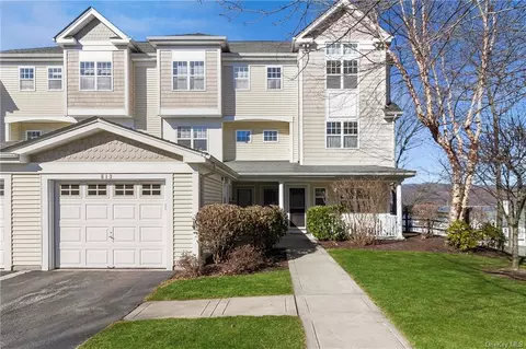 623 Viewpoint Ter, Peekskill, NY 10566