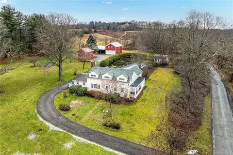 41 Seelbach Ln, Clinton, NY 12580