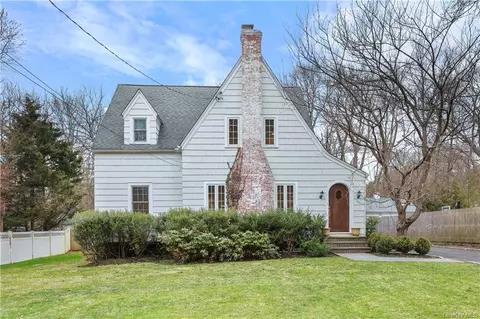 9 Pine Cliff Rd, New Castle, NY 10514