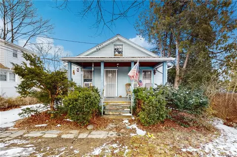 18 Eastern Pkwy, Poughkeepsie, NY 12603