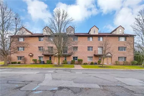 13 Klint Ct, Clarkstown, NY 10954