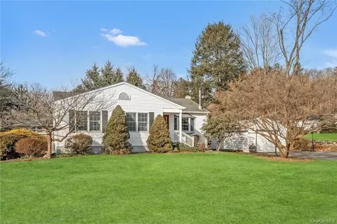 25 Valeria Cir, North Salem, NY 10560