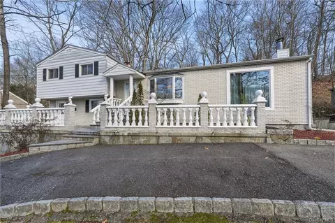 551 Westbrook Dr, Cortlandt, NY 10567