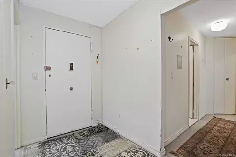 100 High Point Dr #404, Greenburgh, NY 10530