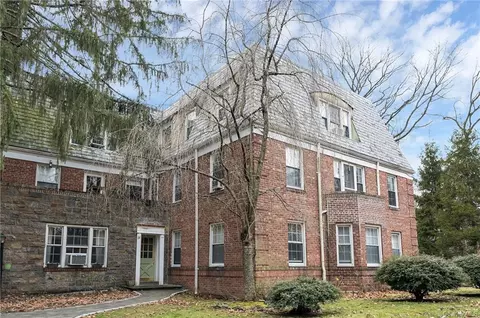 64 Pinewood Rd #2D, Greenburgh, NY 10530