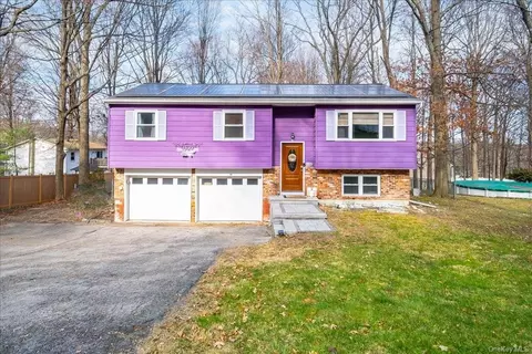 19 Willow Rd, Beacon, NY 12508