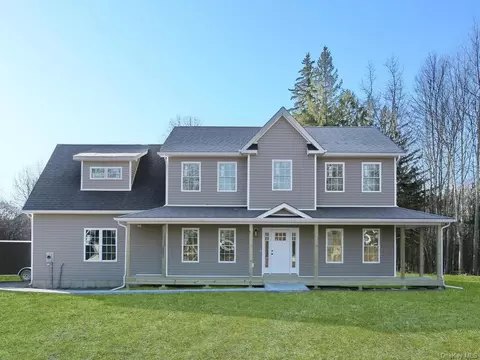 75 Maple Ln, Mount Hope, NY 10963