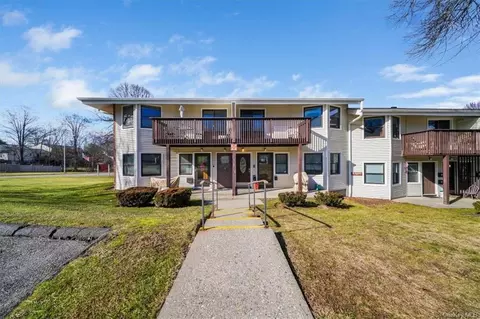 36 Sussex Dr #F, Yorktown, NY 10598