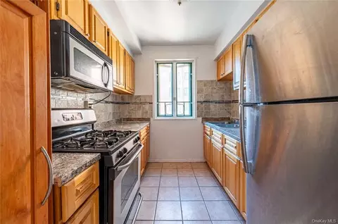1670 Metropolitan Ave #7F, Bronx, NY 10462