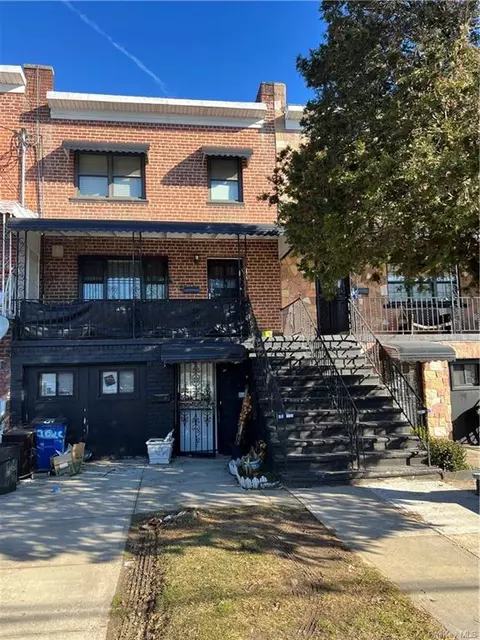 1025 E 222nd St, Bronx, NY 10469