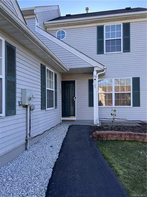 18 Helene Cir, Highland Mills, NY 10930