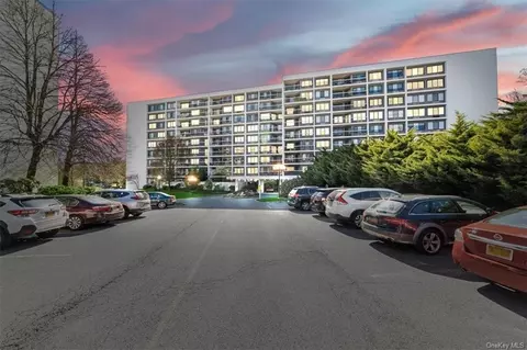 100 High Point Dr #605, Greenburgh, NY 10530