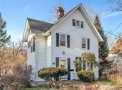 526 Bedford Rd, Mount Pleasant, NY 10591