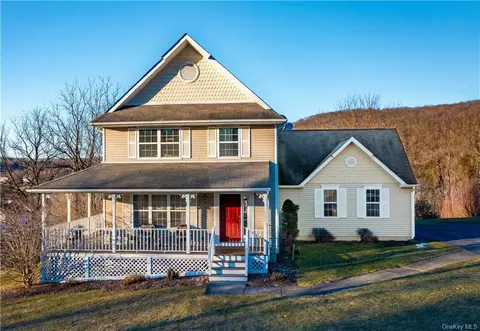 92 W Deer Trl, Pawling, NY 12564