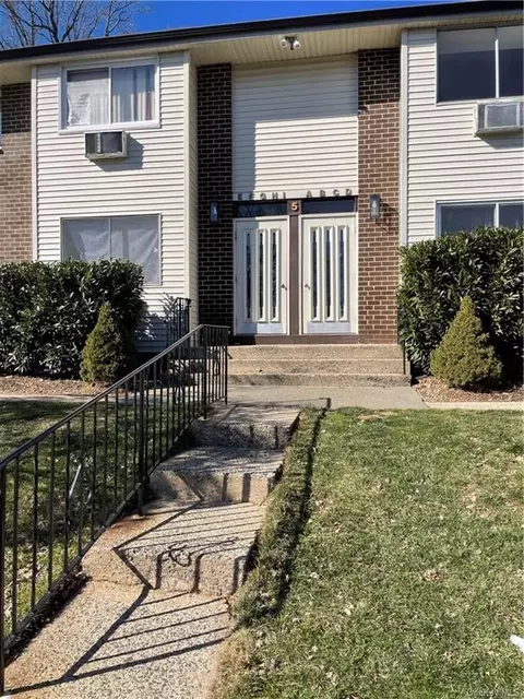 5 Blue Hill Commons Dr #E, Orangetown, NY 10962