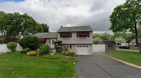 21 Mackey Ct, West Haverstraw, NY 10993