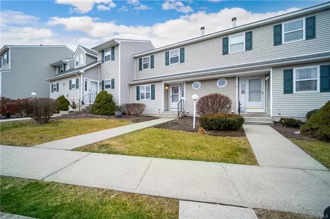 99 Boniface Dr #6E, Crawford, NY 12566