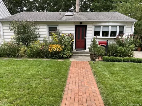 212 Spring St, Mount Kisco, NY 10549