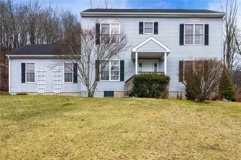 78 S Quaker Hill Rd, Patterson, NY 12563