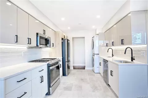 211 Kearsing Pkwy #B, Ramapo, NY 10952