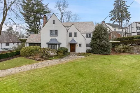 3 Ridgecrest W, Scarsdale, NY 10583