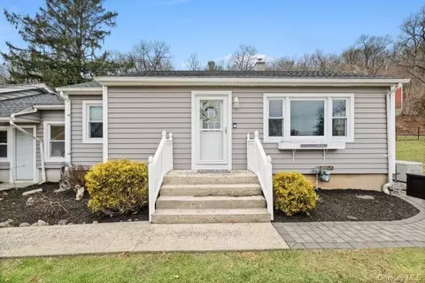 7 Mountainside Ln, Stony Point, NY 10980