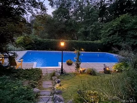 29 Sky Meadow Rd, Ramapo, NY 10901