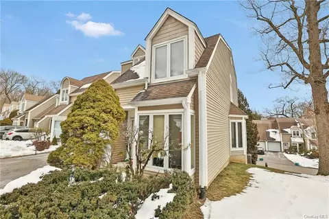 64 Spring Pond Dr, Ossining, NY 10562