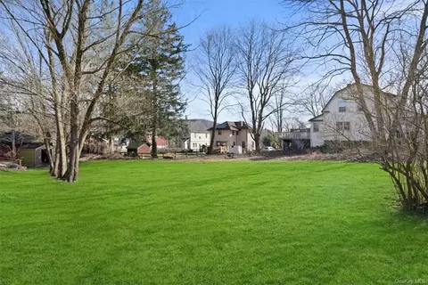 35 Dunderberg Rd, Woodbury Town, NY 10917