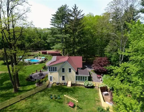 76 Chapel St, Kingston, NY 12401