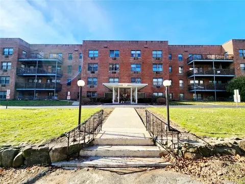 5 Oakdale Mnr #A6D, Ramapo, NY 10901