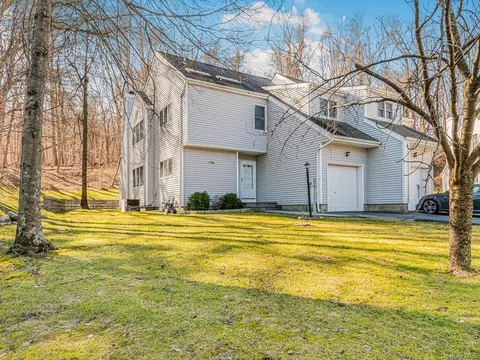 1450 Iroquois St, Yorktown, NY 10588