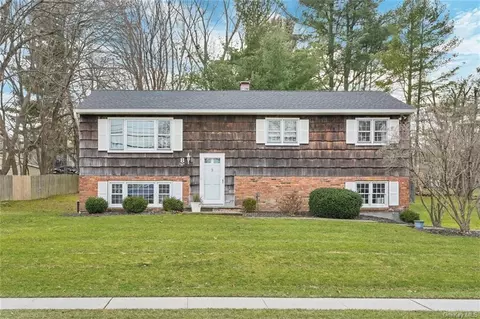 8 Mine Rd, Monroe, NY 10950