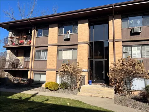 10 Oakwood Ter #117, New Windsor, NY 12553